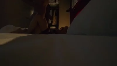 21岁网恋女友叫声刺激在床上肆意享受